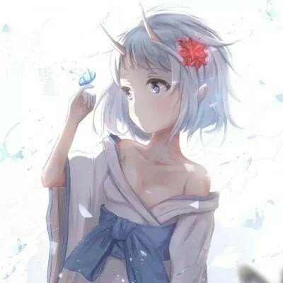 周杰伦白西装昆凌黑羽绒服