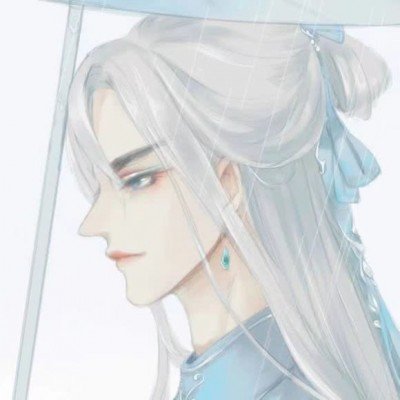 老战士拎着一袋糖看望牺牲战友